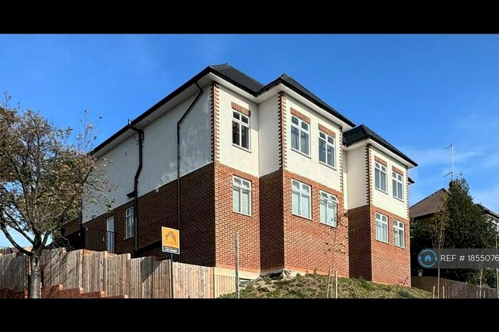 2 Bedroom Flat To Rent In Hydethorne Heights, South Croydon, CR2