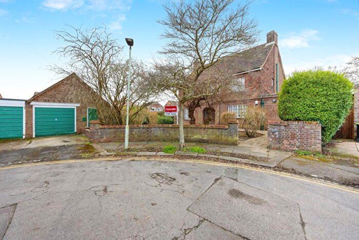 4 Bedroom Detached House For Sale In Ellis Road, Bedford, MK41