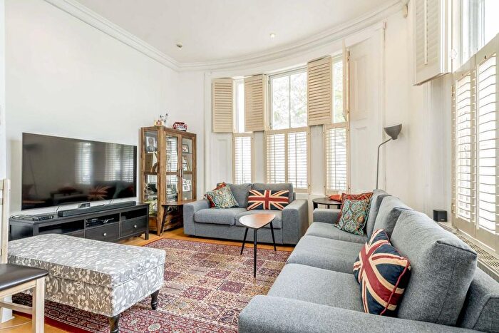 3 Bedroom Flat To Rent In Sutherland Street, London, SW1V