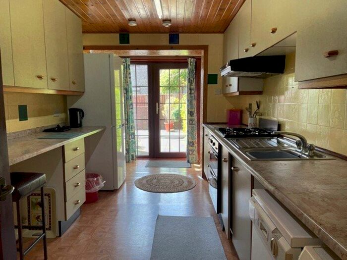 2 Bedroom Flat To Rent In Forrest Street, St. Andrews, KY16