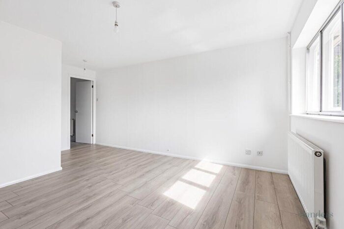 1 Bedroom Flat To Rent In The Paddock, Bishop's Stortford, Hertfordshire, CM23