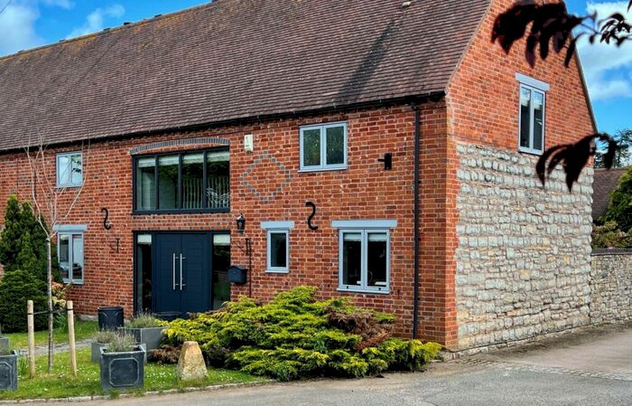 4 Bedroom Barn Conversion For Sale In Owlets End, Barton, Bidford-on-Avon, B50