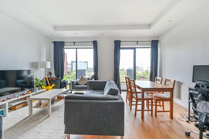2 Bedroom Flat For Sale In Modena House, Canary Wharf, London, E14