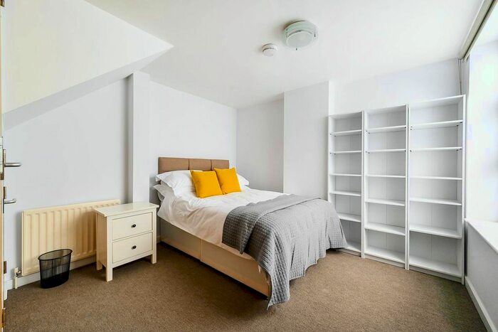 3 Bedroom Maisonette To Rent In Ovington Square, Knightsbridge, London, SW3