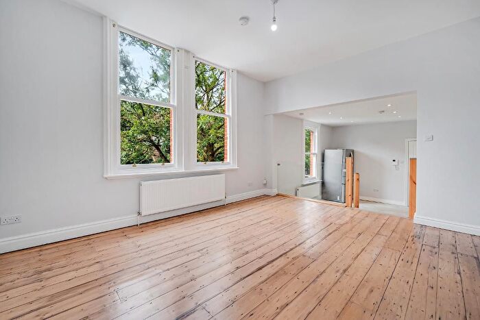 2 Bedroom Flat To Rent In Stamford Street, Manchester, M16