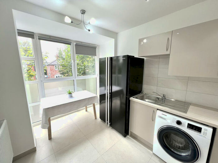 4 Bedroom Town House To Rent In Waverton Road, Manchester, M14