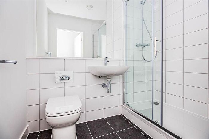 2 Bedroom Flat To Rent In Bedroom Property In Trafford Park, Manchester, M17