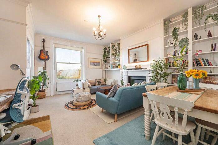 2 Bedroom Flat To Rent In Camden Road, Camden, NW1