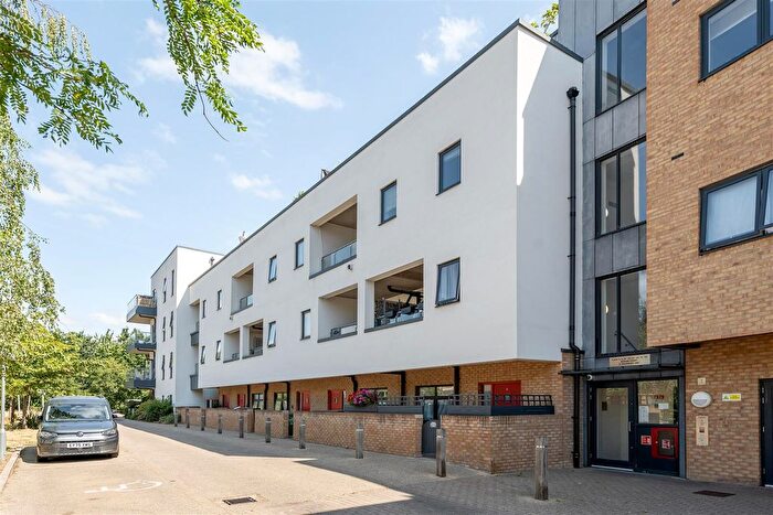 3 Bedroom Maisonette For Sale In Robinswood Gardens, Walthamstow, E17