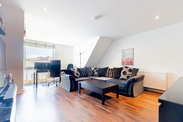 2 Bedroom Flat For Sale In Uxbridge Road, Rickmansworth, WD3