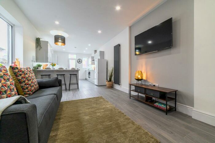 5 Bedroom Terraced House To Rent In Plasturton Avenue, Pontcanna, CF11