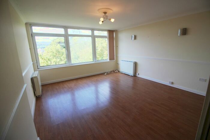 2 Bedroom Flat To Rent In Glenthorn House, Eastbourne BN21