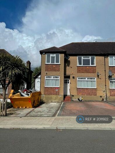 2 Bedroom Flat To Rent In Pinner, London, HA5