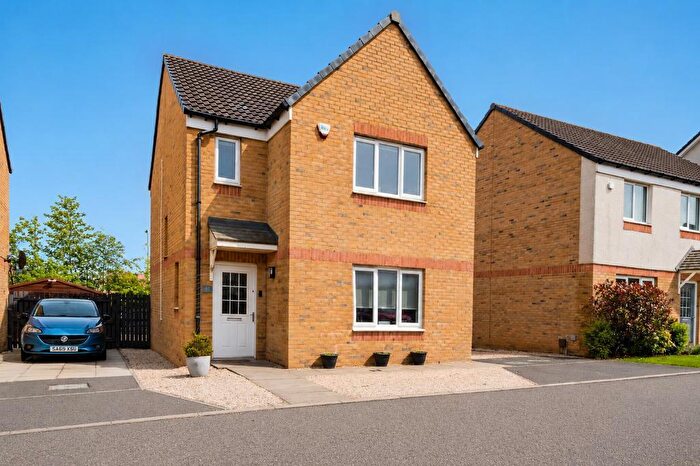 3 Bedroom Detached Villa For Sale In Farm Wynd, Woodilee, G66