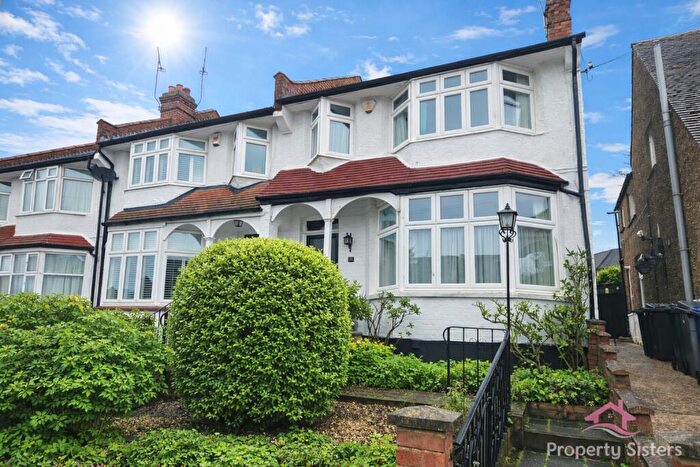 3 Bedroom Terraced House For Sale In Shakespeare Road, Mill Hill, NW7