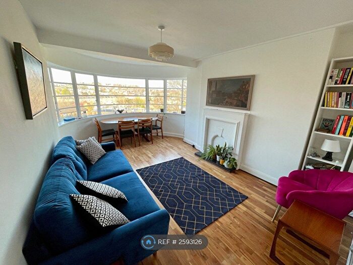 2 Bedroom Flat To Rent In Second Floor, London, N6