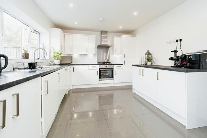 3 Bedroom Terraced House For Sale In Wood Lane, Hornchurch, Essex, RM12