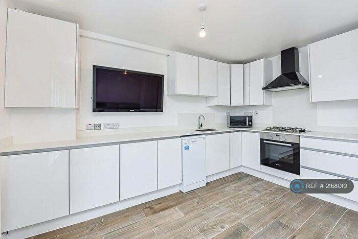 4 Bedroom Maisonette To Rent In Ramsfort House, London, SE16