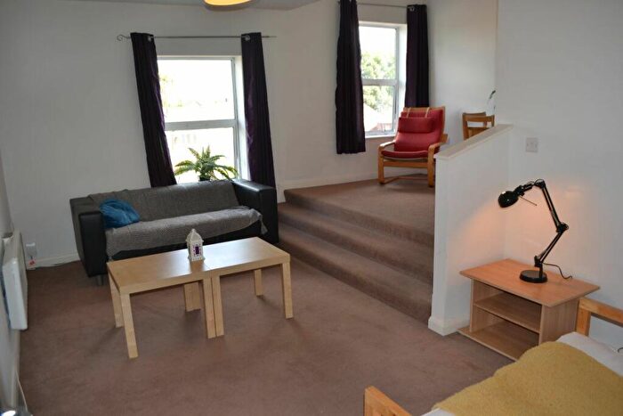 3 Bedroom Flat To Rent In , Chapter Court, B29