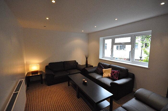 6 Bedroom Terraced House To Rent In Richmond Avenue, Hyde Park, Leeds, LS6