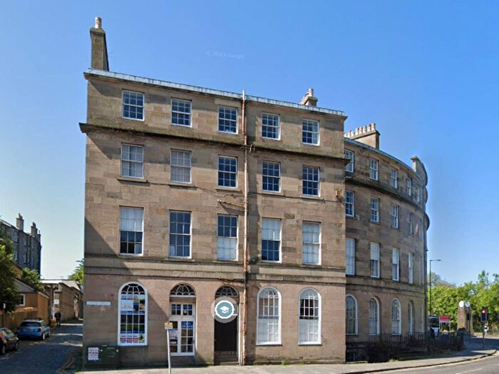 2 Bedroom Flat To Rent In Huntly Street, Edinburgh, EH3