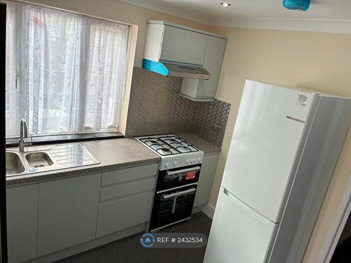 2 Bedroom Flat To Rent In East Ham, London, E6