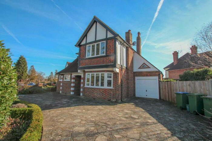 3 Bedroom Detached House To Rent In Cumberland Drive, Esher, KT10