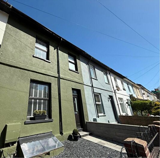 3 Bedroom House To Rent In John Street, Penarth, CF64