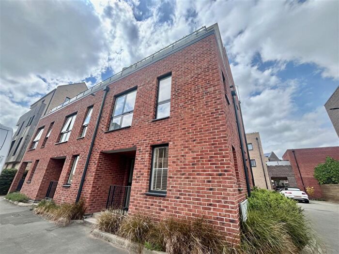 2 Bedroom House To Rent In Trent Lane, Nottingham, NG2