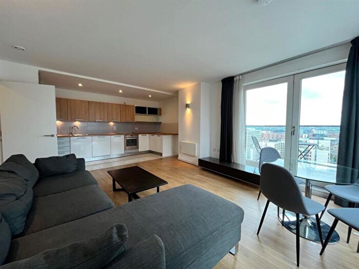 2 Bedroom Flat To Rent In Skyline Central, Goulden Street, Manchester, M4