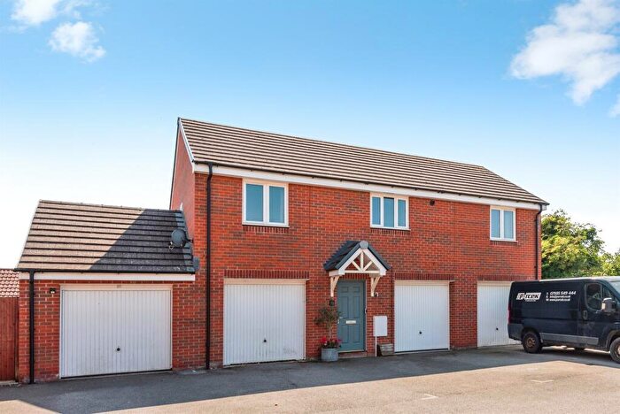 2 Bedroom Flat For Sale In Trowbridge Close, Swindon, SN2