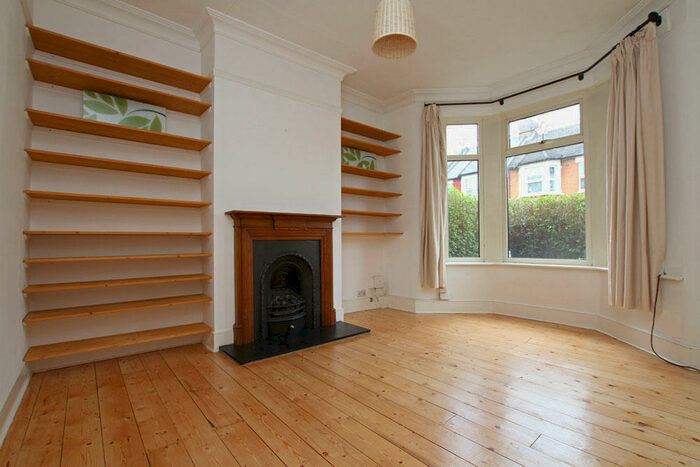 2 Bedroom Flat To Rent In Albert Road, Leyton, E10