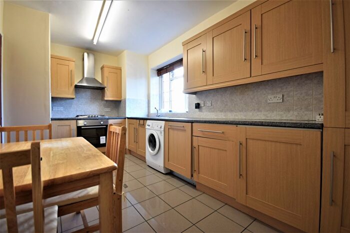 3 Bedroom Flat To Rent In Moore House, Willow Way, Sydenham, SE26