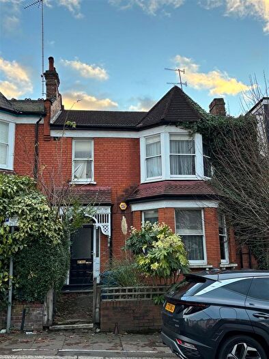 3 Bedroom Semi-Detached House To Rent In Dollis Road, London, N3