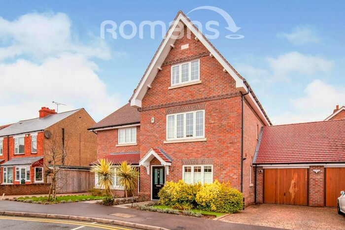 5 Bedroom Semi-Detached House To Rent In Cedars Road, SL6