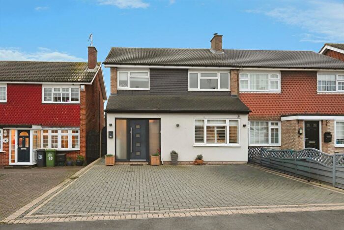 3 Bedroom Semi Detached House For Sale In Hilltop Close, Cheshunt, Waltham Cross, EN7