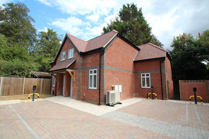 3 Bedroom House To Rent In Kingswood Way, Selsdon, CR2