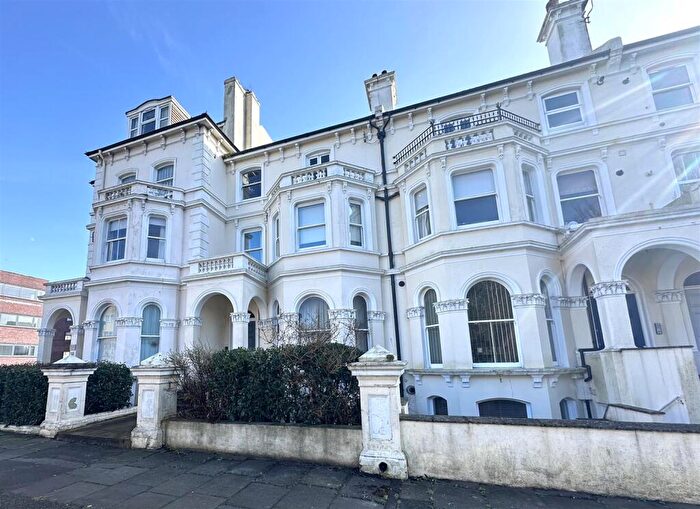 2 Bedroom Flat To Rent In The Avenue, Eastbourne, BN21