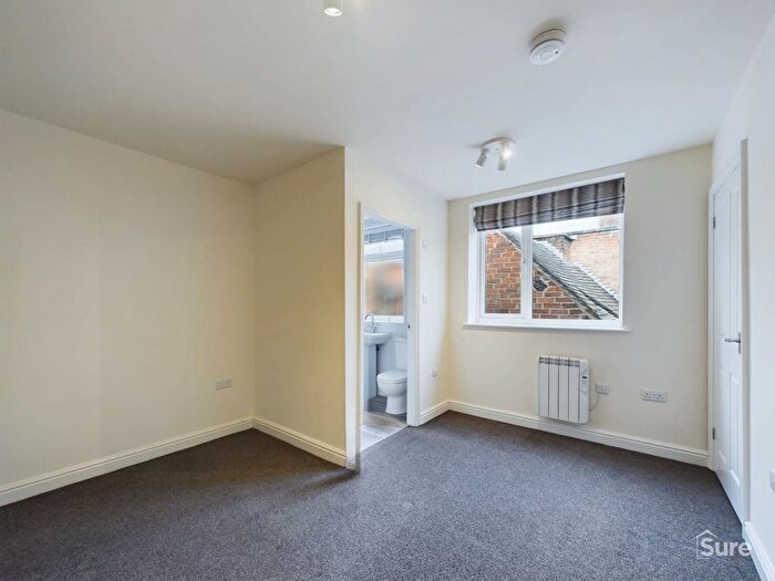 1 Bedroom Flat To Rent In High Street, Burton-On-Trent, Staffordshire, DE14