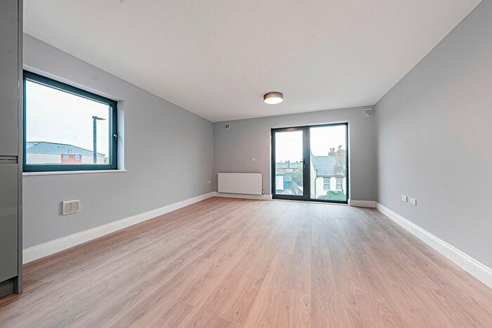 1 Bedroom Flat For Sale In Hanworth Road, Hounslow, TW3