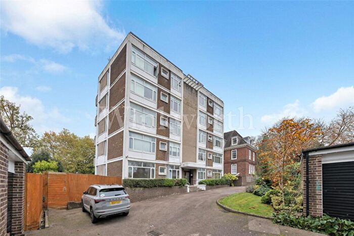 2 Bedroom Apartment To Rent In West Heath Avenue, London, NW11
