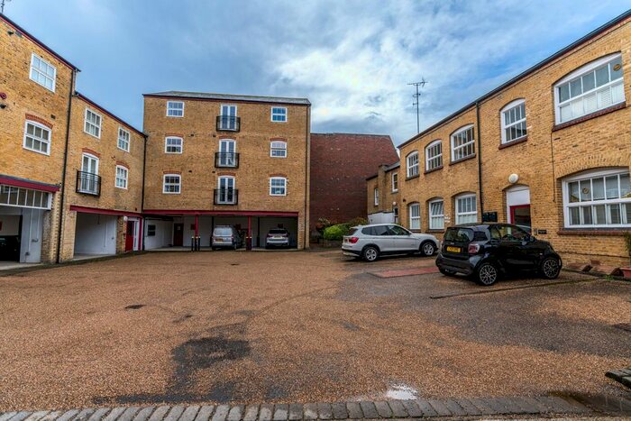 2 Bedroom Flat To Rent In Crow Lane, Rochester, Kent, ME1
