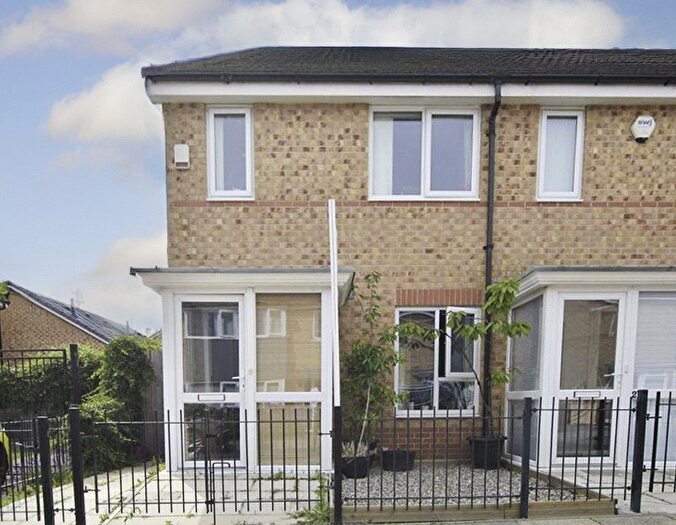 2 Bedroom End Of Terrace House To Rent In Waterworth Drive, Liverpool, Merseyside, L7