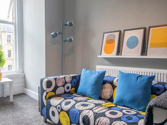 1 Bedroom Flat To Rent In Hillhead, G12