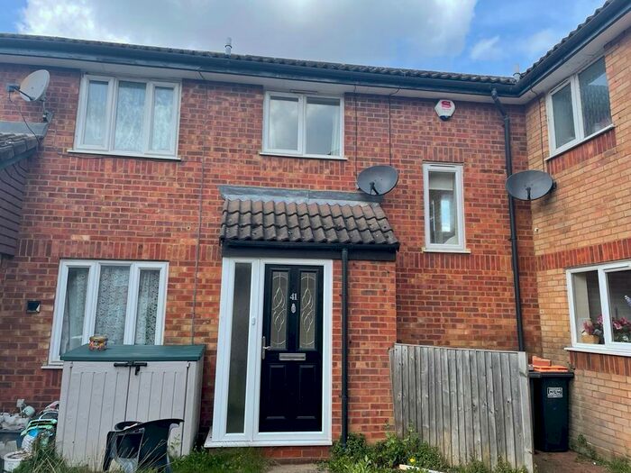 3 Bedroom House To Rent In Honeysuckle, MK41