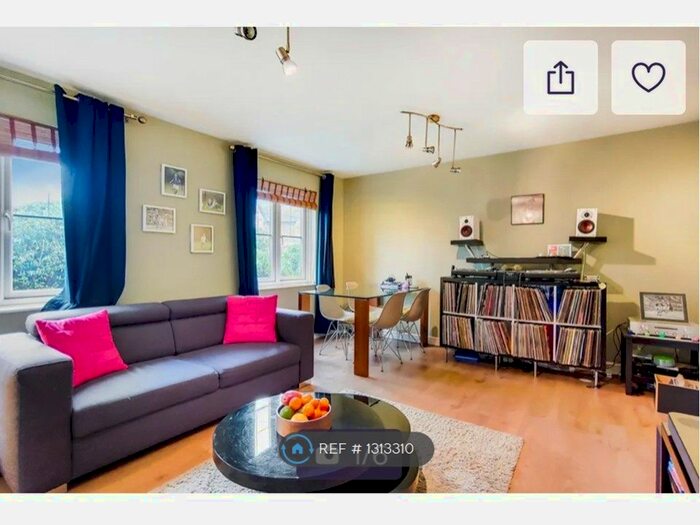 2 Bedroom Flat To Rent In Nell Gwynn Close, Radlett WD7