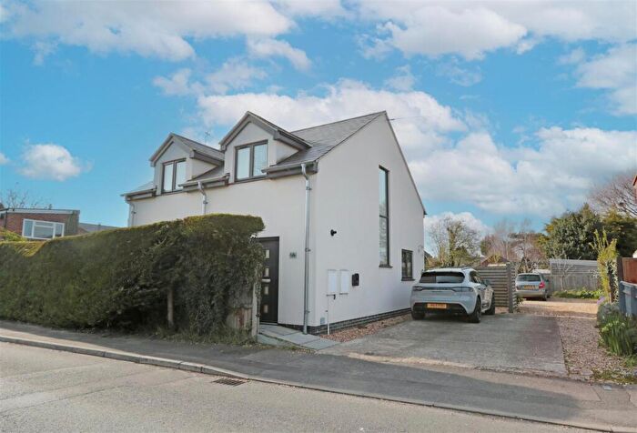 2 Bedroom Detached House For Sale In Victoria Mead, Thame, OX9