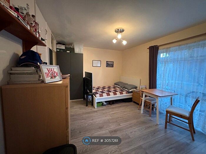 Studio To Rent In Queens Court, Newbury, RG14