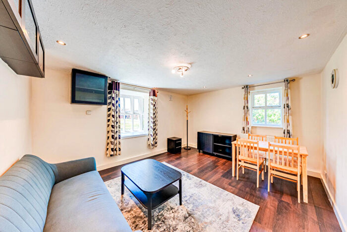 2 Bedroom Flat For Sale In Yeoman Close, London, E6