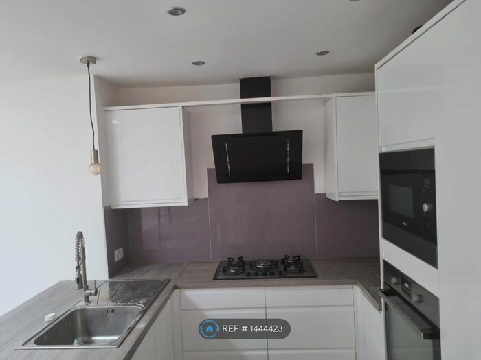 2 Bedroom Semi-Detached House To Rent In Marden Road, Croydon, CR0